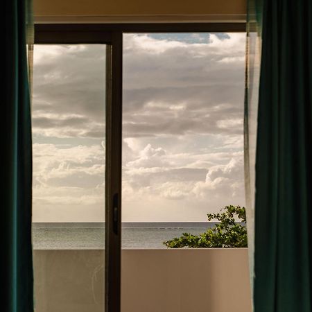 Stella Marris Beachfront Villa Pointe aux Sable Exterior photo